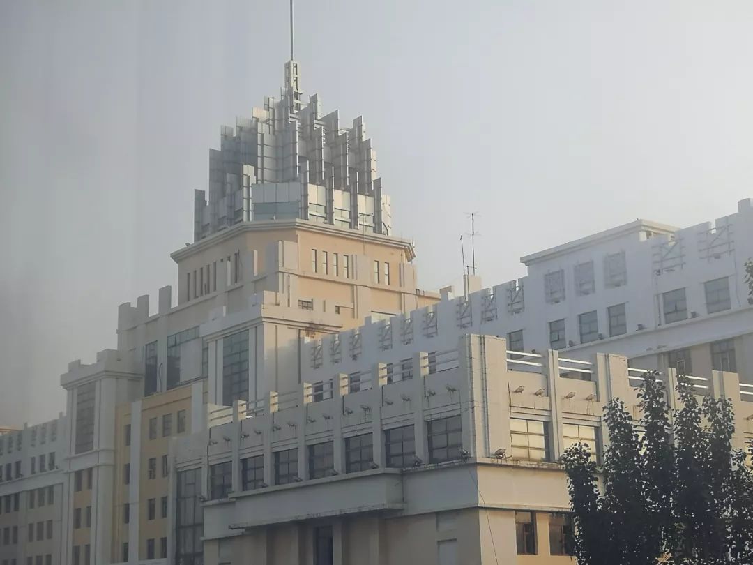 每当有人摁了三四五层总有人会这样温柔地提醒在汇文楼穿梭的日子里
