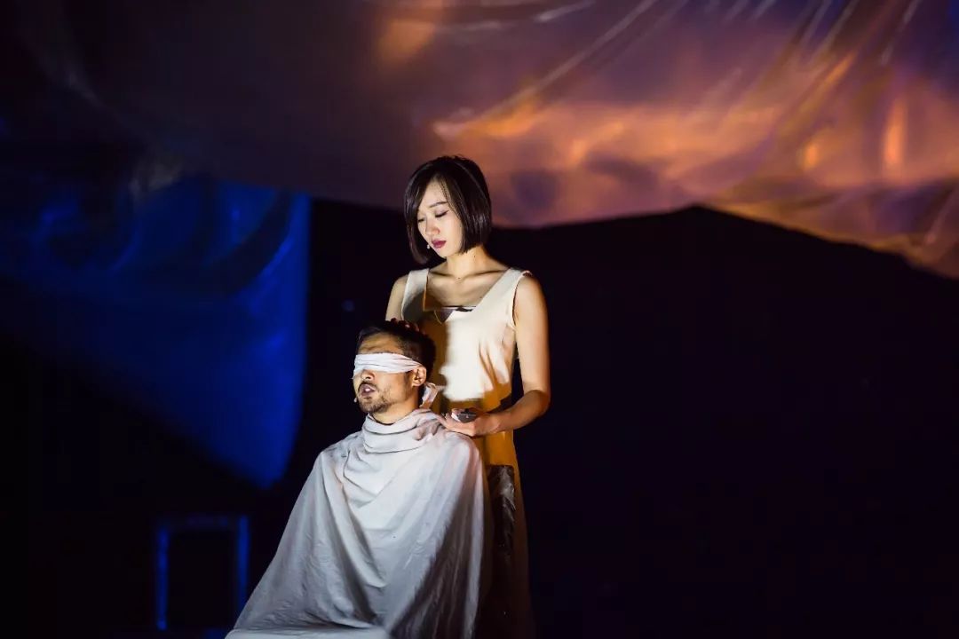 主演△17年,张弌铖,刘爽主演△17年,黑猫剧团主演"万物将在雨季来临时