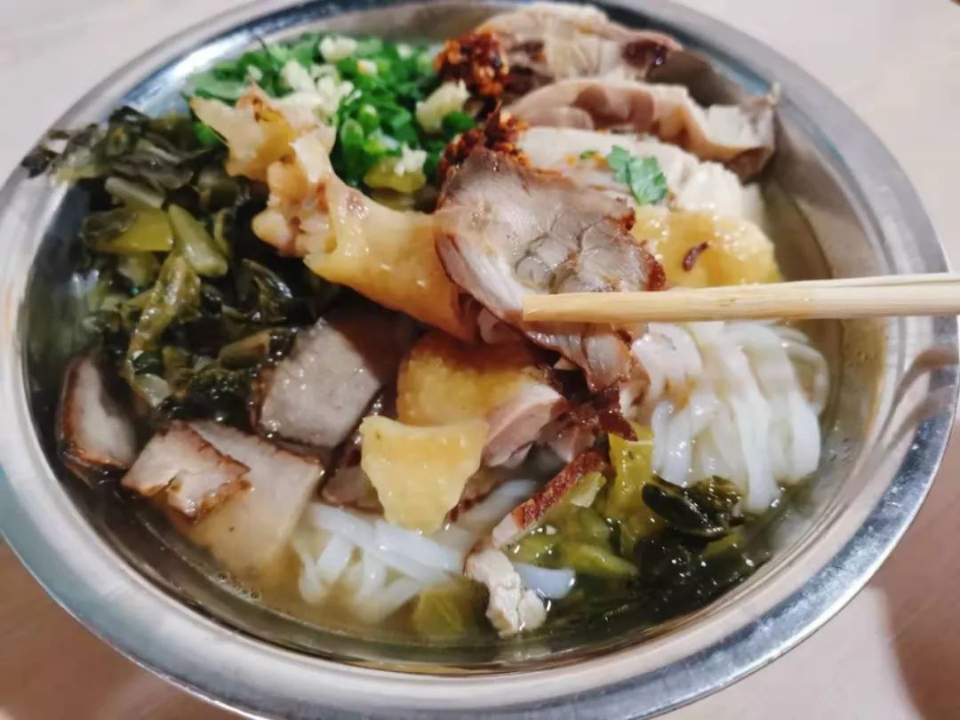 南宁这家老牌鸡肉粉有人说贵的离谱你试过吗