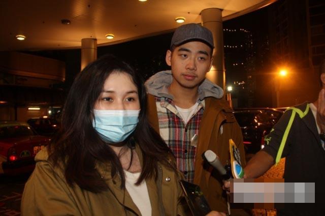 赌王长女何超盈产后首现身女儿姓名曝光萌到网友