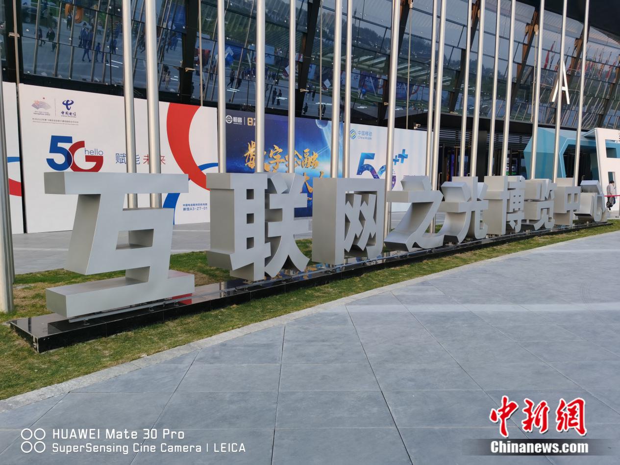 高清直播变得更简单华为mate30系列5g版助力新华网5g直播互联网大会