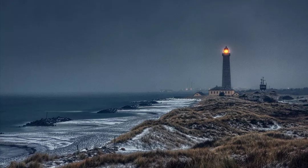它是灯塔它是水手们安心的存在它是陆地尽头的一束光它是《禁闭岛》中