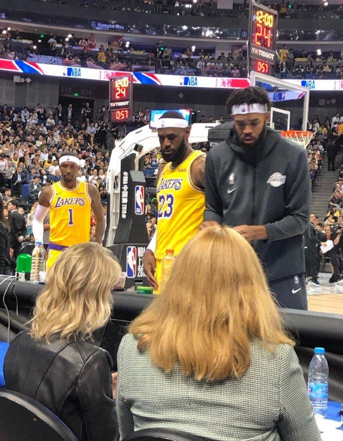 热情依旧nba中国赛观众席几乎坐满人詹姆斯出场再获球迷高呼