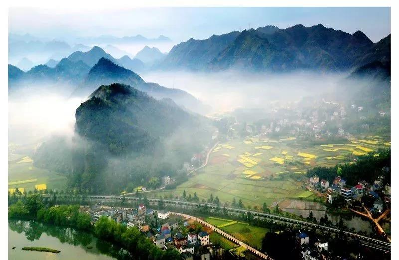 截至目前,龙游县已经建设六春湖高山滑雪运动小镇,龙山运动小镇,集