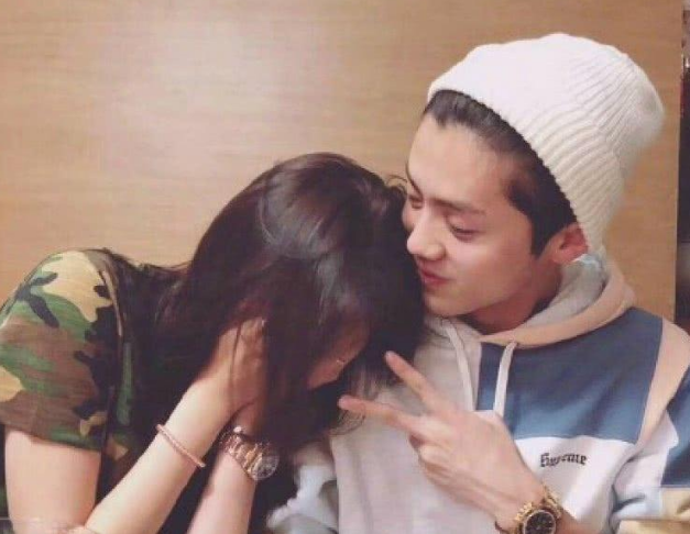 原创网传鹿晗关晓彤将要官宣领证粉丝们半信半疑称微博肯定瘫痪