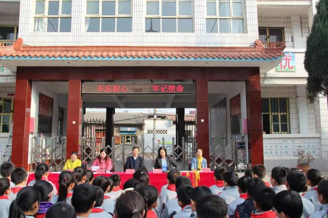 校园动态逸夫小学邀请沙万里先生到校做讲座