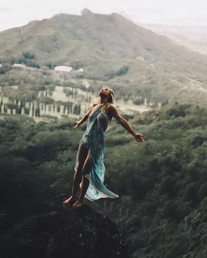 悬浮摄影今天,带大家看一组梦幻般的肖像照等等他拍摄惊人的冒险照片