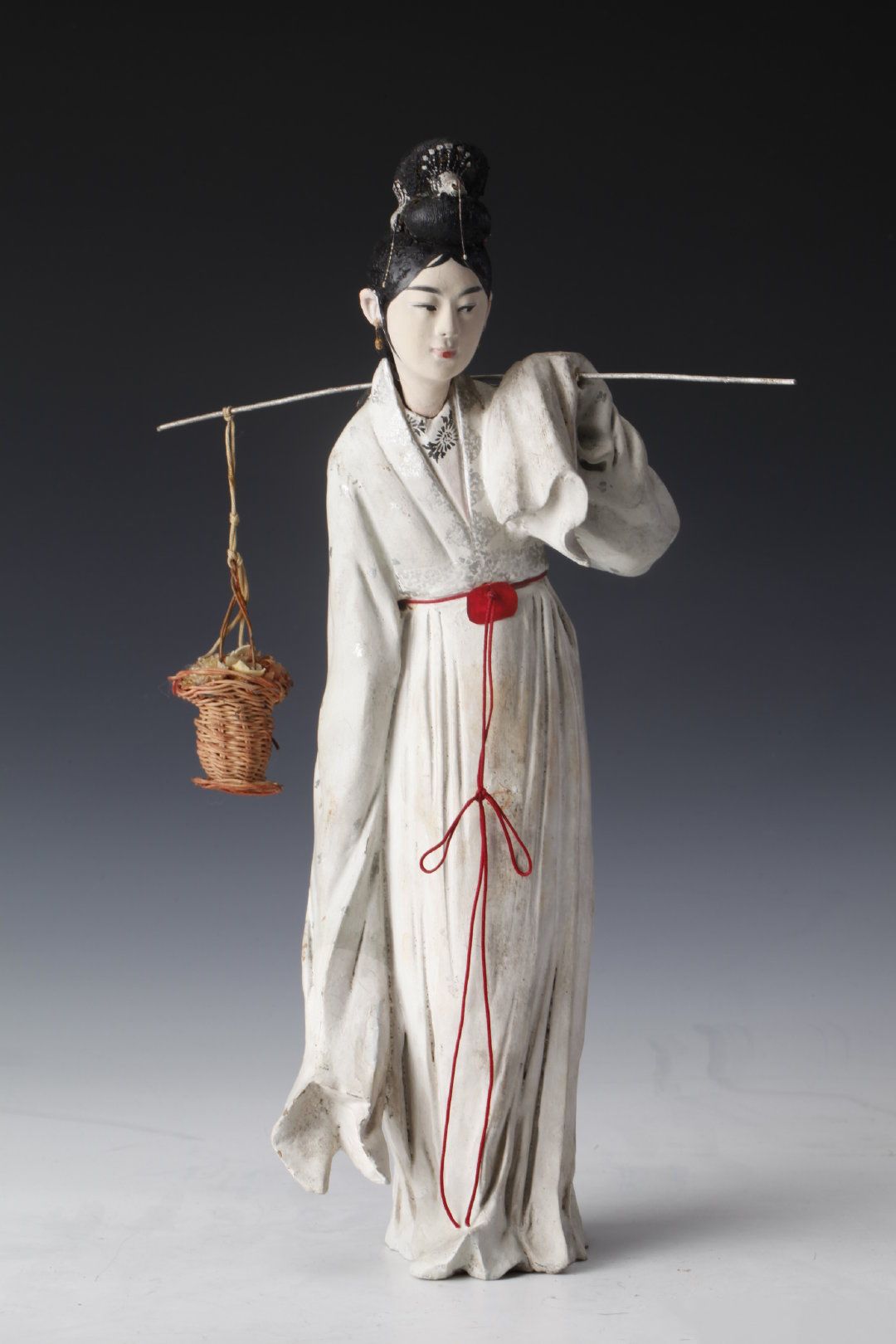 "泥人张"第二代传人张玉亭制作的梅兰芳像先生所在的时代,戏曲十分