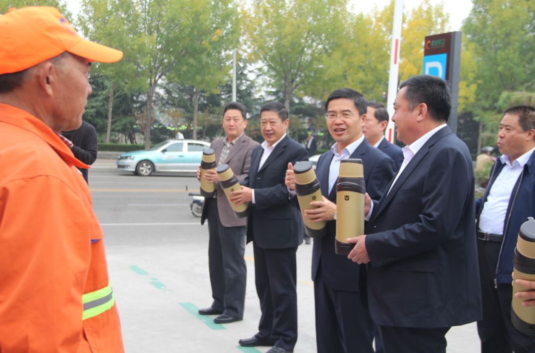 副市长赵德建一行来到泰安生态绿地健身公园东南角的泰安城管服务驿站