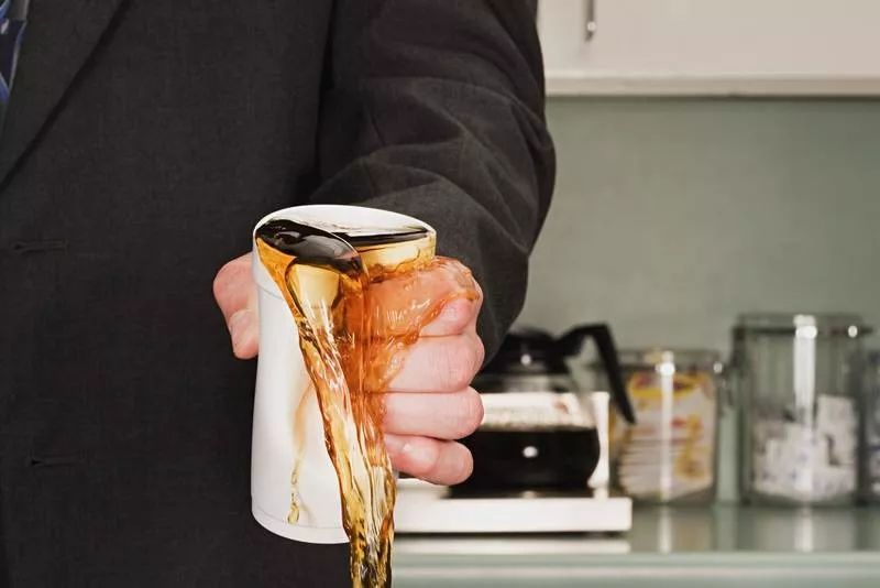 开会时被下属泼咖啡是种怎样的体验