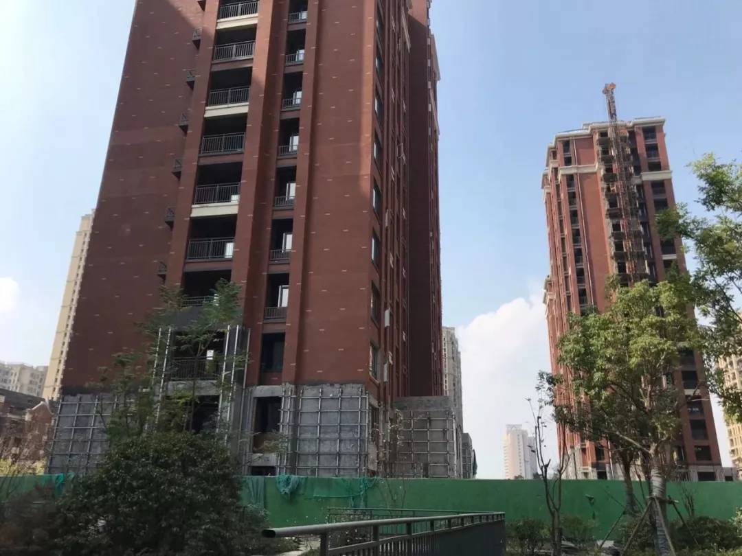 诸暨雨润星雨华府楼盘延期交房多年业主崩溃女朋友都吹了