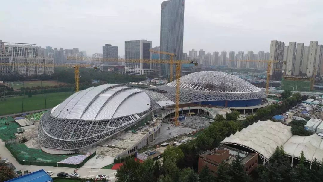 其中与陕西奥体中心体育馆下沉广场无缝对接,位于唐延路和科技八路