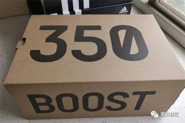 yeezy 350荧光绿开箱测评 椰子350夜光实物效果,侃爷
