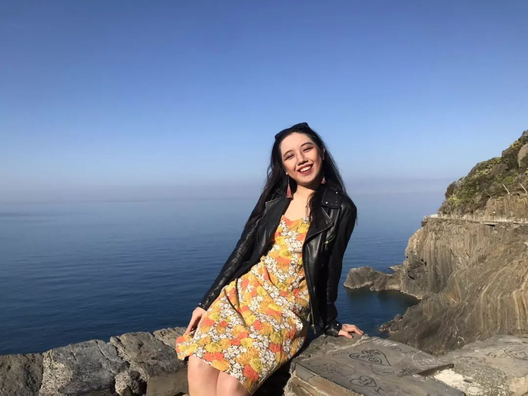 正青春校友专访邓雯在迷茫与压力的熔炉中提炼价值