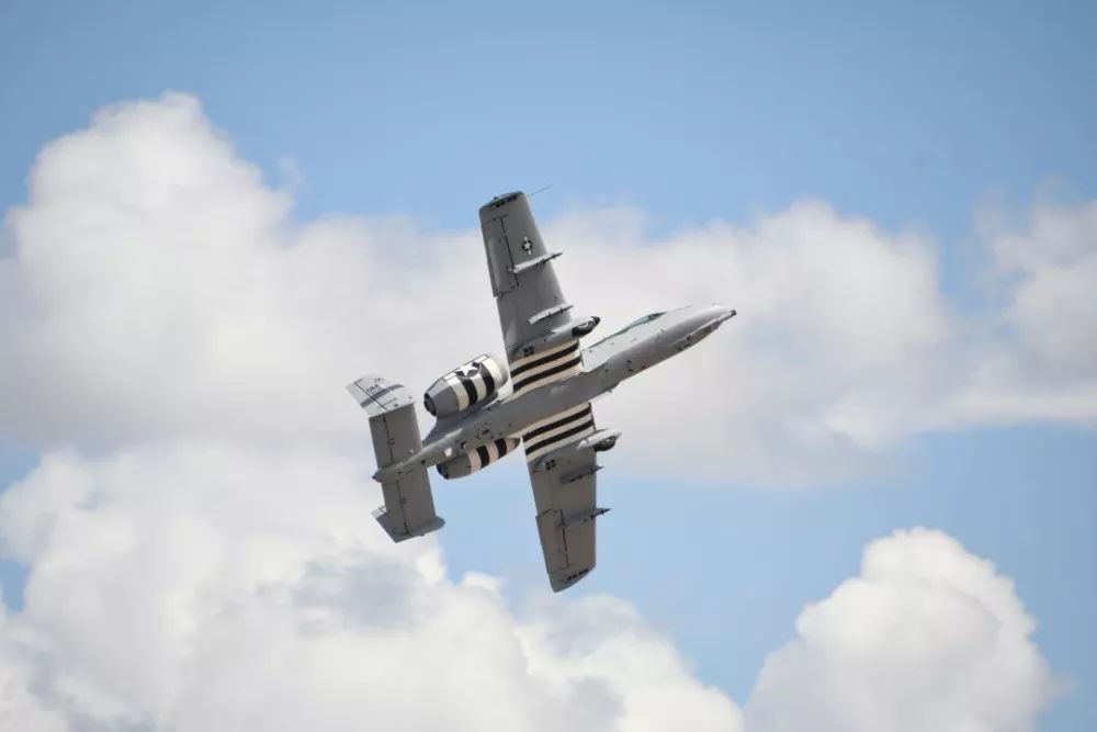 美国的野马战斗机二战当之无愧的最佳战机其他国家望尘莫及