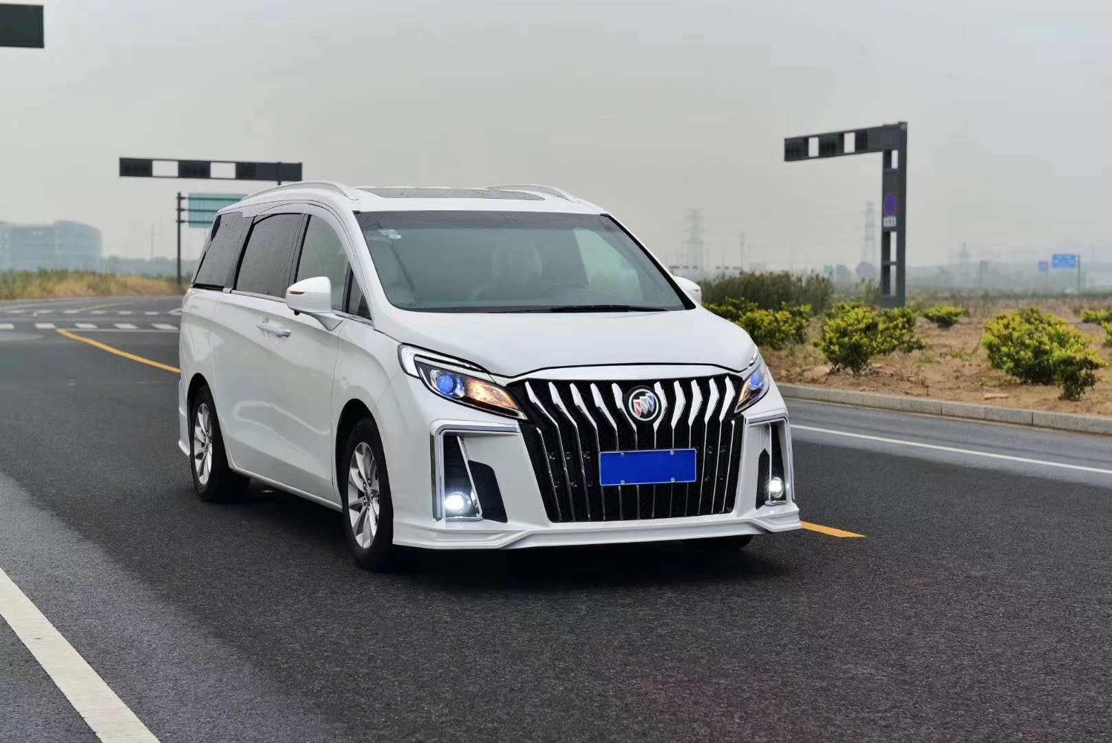 南京房车改装升级别克gl8奔驰威霆房车升级