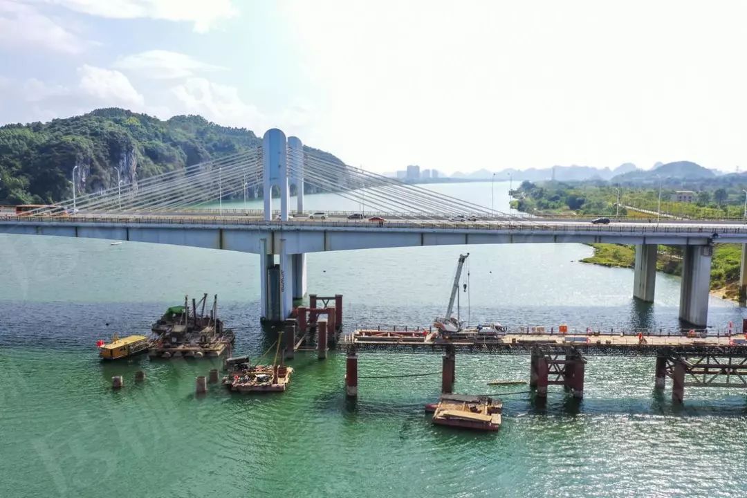 鳳凰嶺大橋與三門江輕軌大橋 不同的風格,同樣的期待 建成後將讓柳州