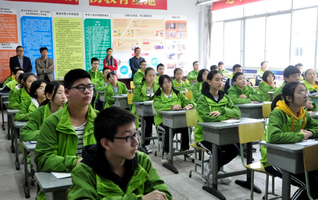 省市多名书法名家走进遂宁衡中开展书法传承交流活动