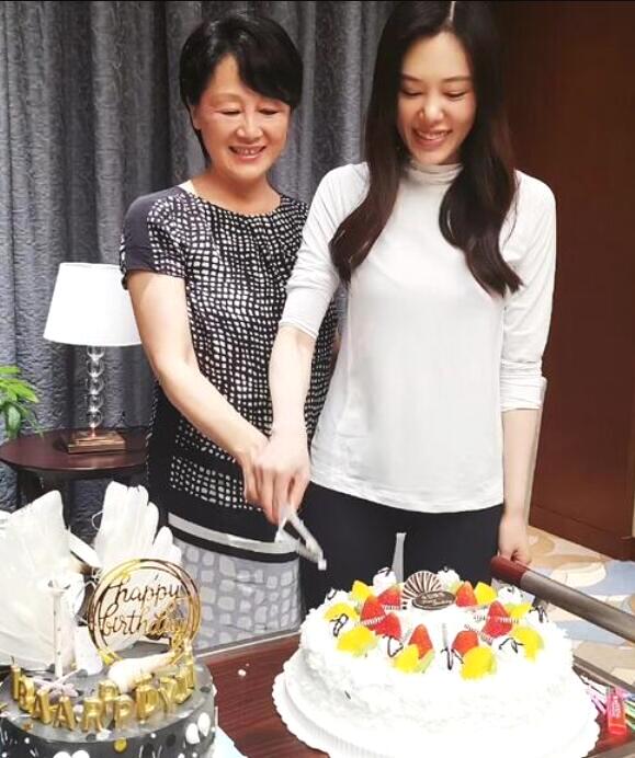 原创57岁王姬和28岁女儿合影照曝光母女都是高颜值