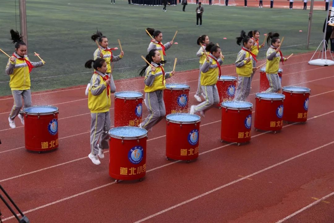 道北小学水鼓队表演文林学校篮球操表演道北中学团体操表演咸阳中学