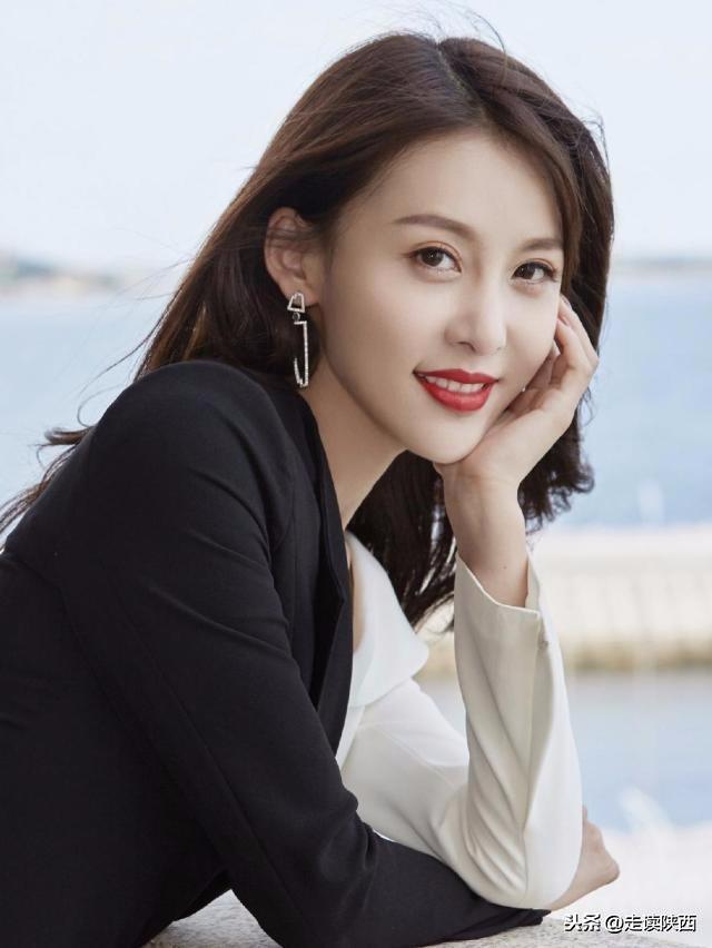 西安女演员与富二代交往甚密出道多年总不红32岁美的不可方物