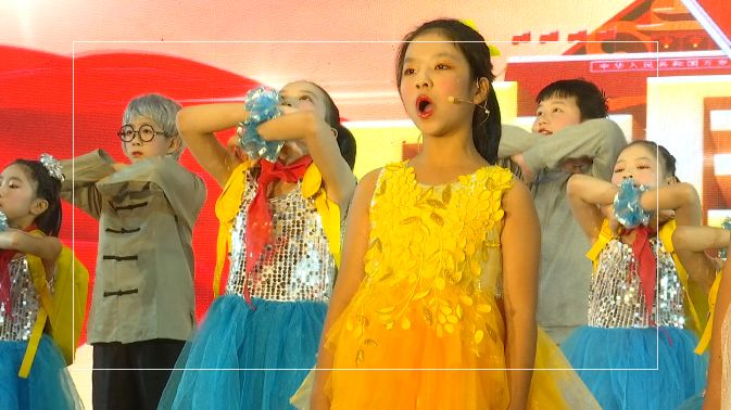 10月25日七彩阳光为您播出:福清市城头中心小学主办的壮丽七十年