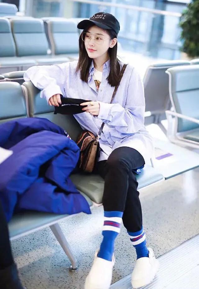 张天爱大秀一字马主持人的表情亮了粉丝感叹淡定