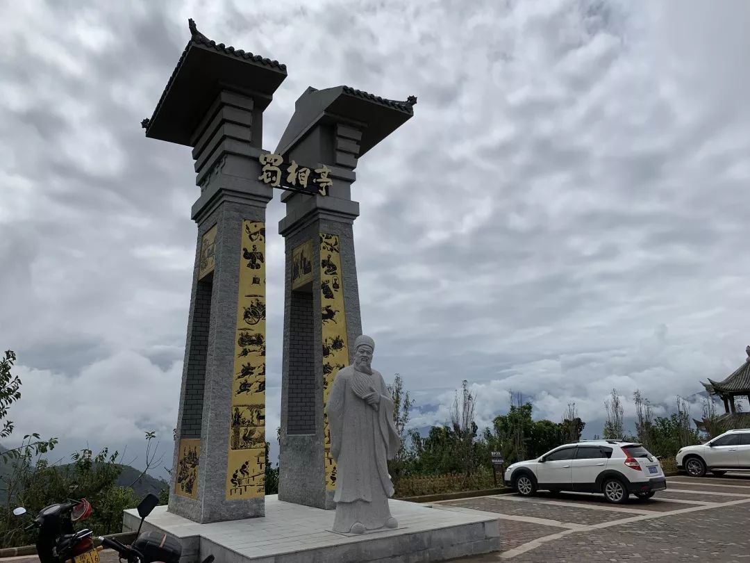 品农家美食,尝新鲜蔬果,享休闲生活,还有沿线的美景和汉源文化.