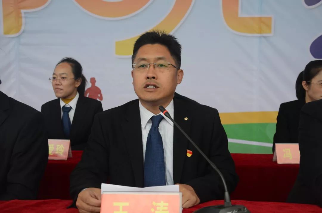 副校长李卫龙主持开幕式,副校长孙丽娜为开幕式致辞