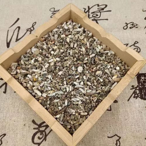 鸡矢白家鸡粪便上的白色部分.性味甘咸,凉.