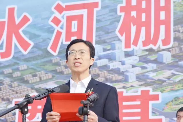 奠基仪式由县委常委,县政府党组成员张大伟同志主持.