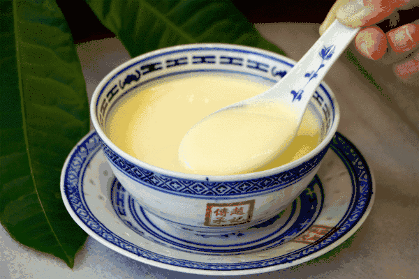 姜撞奶推荐不加糖的美式咖啡,或只加奶的拿铁等.