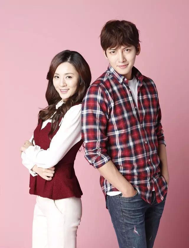 《亲爱的阿基米德》该剧由吴世勋(韩国)和许龄月主演,作为韩国人气