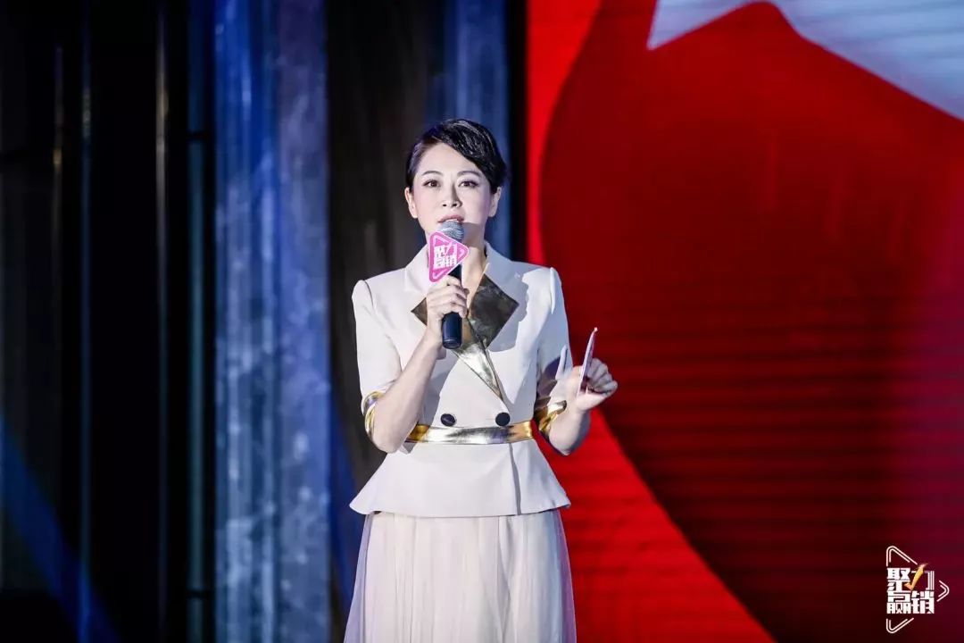 江西卫视主持人刘蔚解读春晚此外,江西卫视还将推出大型航拍节目《瞰