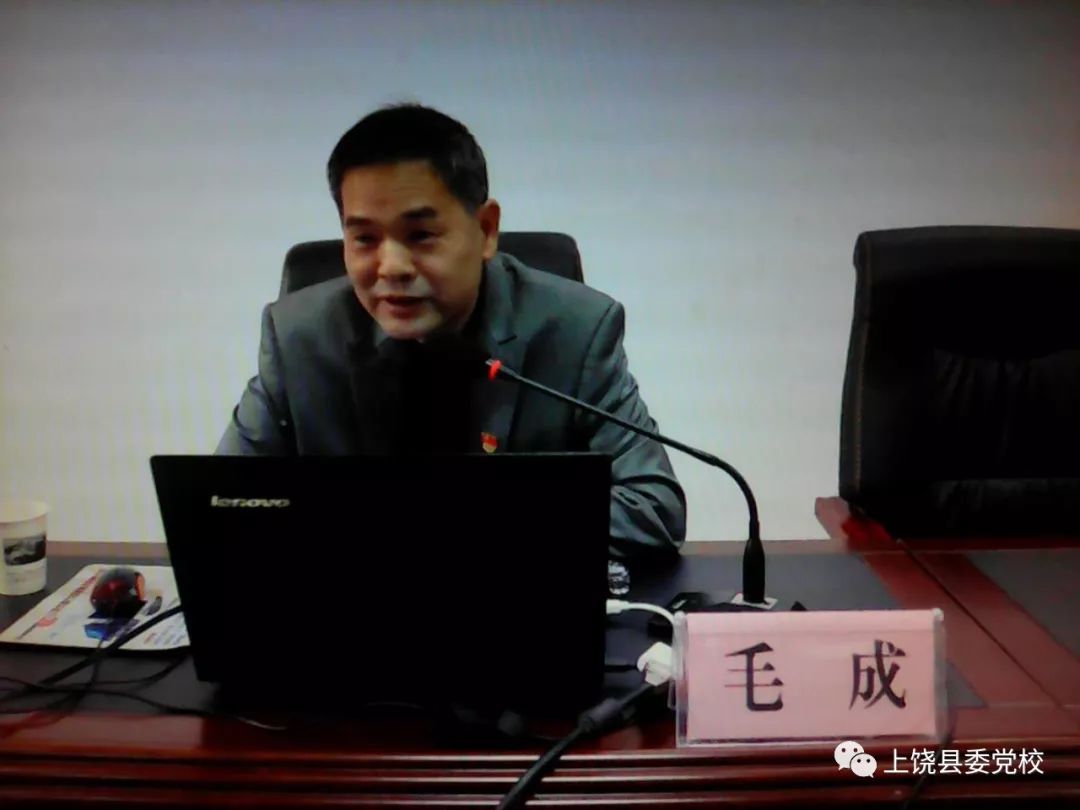 李洪波在讲话中指出,在全区上下深入开展"不忘初心,牢记使命"主题教育