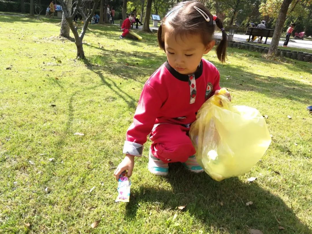 今天慈溪人民公園這一幕要為這些小朋友點贊