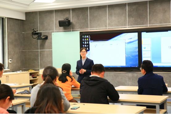 陶德华,夏雁两位老师对备课和上课的过程做了一个简短的总结和说明