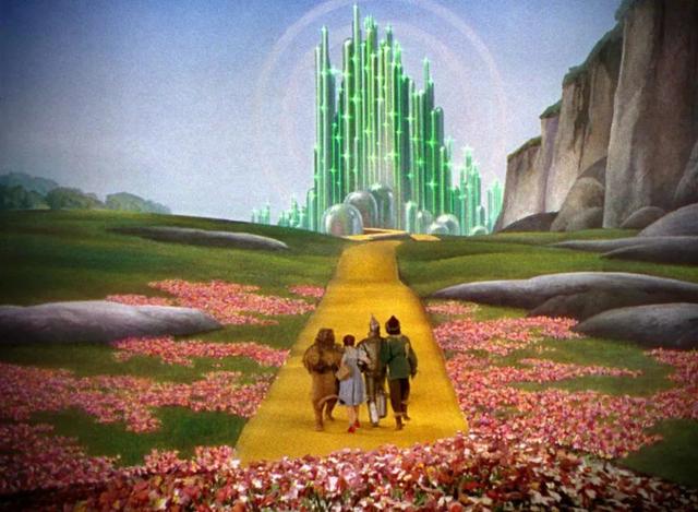 比如emerald city 翡翠城項鍊的靈感,就源自於 1939 年上映的美國奇幻