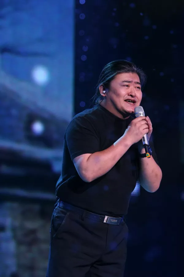 刘欢老师担任过第一季导师的刘欢,在宣布退出第二季后,观众很惋惜.