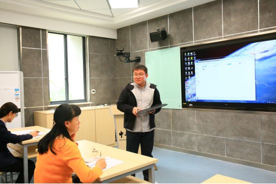 陶德华,夏雁两位老师对备课和上课的过程做了一个简短的总结和说明