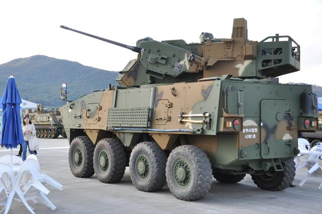 目前,韩国陆军主要的轮式装甲车是k808勇式装甲车,这是一种大八轮