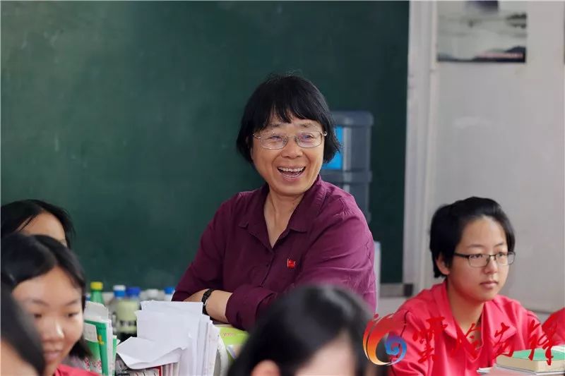 張桂梅,中共黨員,麗江華坪女子高級中學黨支部書記,校長,華坪縣兒童