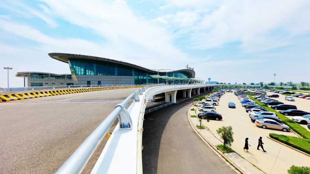 东营胜利机场跑道延长工程完工,将原来2800米的跑道延长至3600米,为