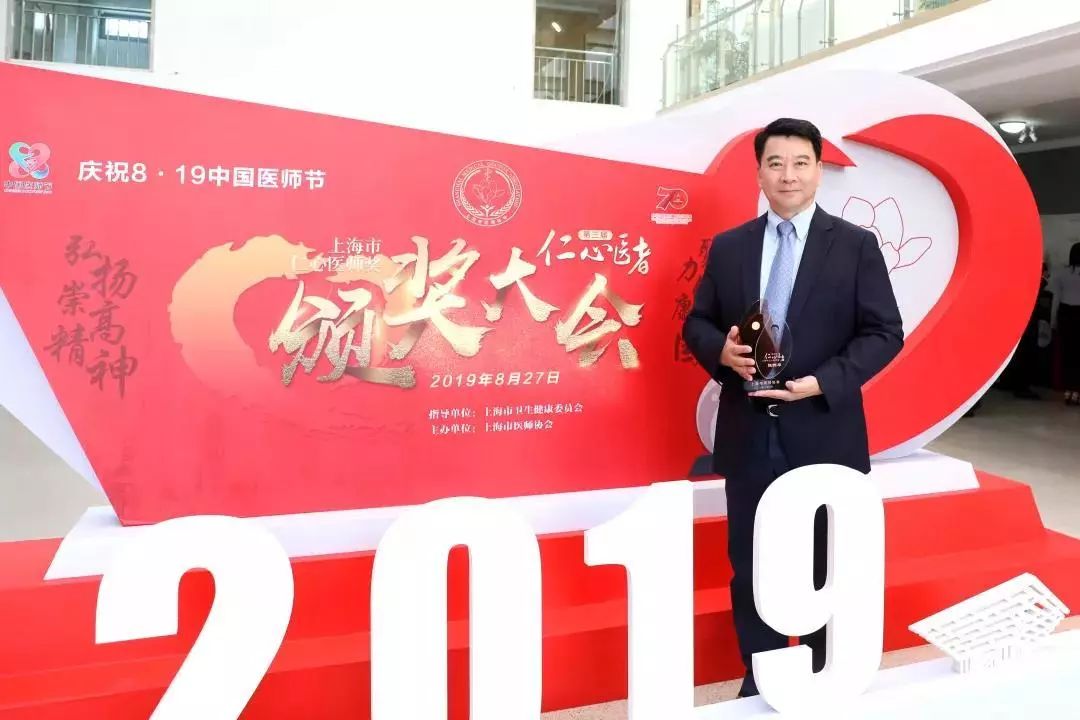 张陈平教授一直从事医教研一线工作,致力于口腔颌面头颈肿瘤的临床及