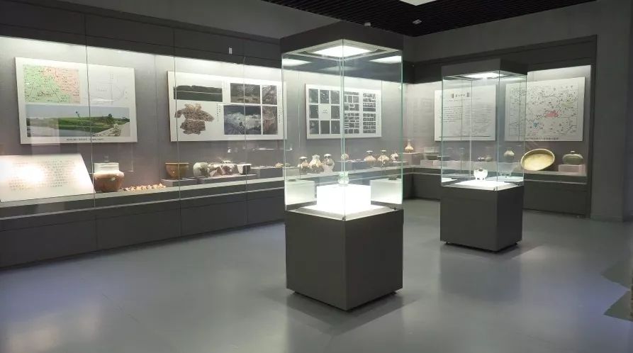 凤阳县博物馆位于新城区市民广场东南侧,建筑面积7000多平方米,共有五