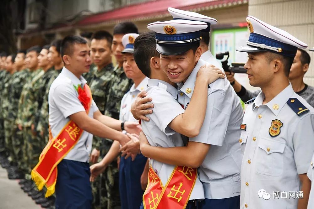 今天博白2名消防員光榮退出消防救援隊伍