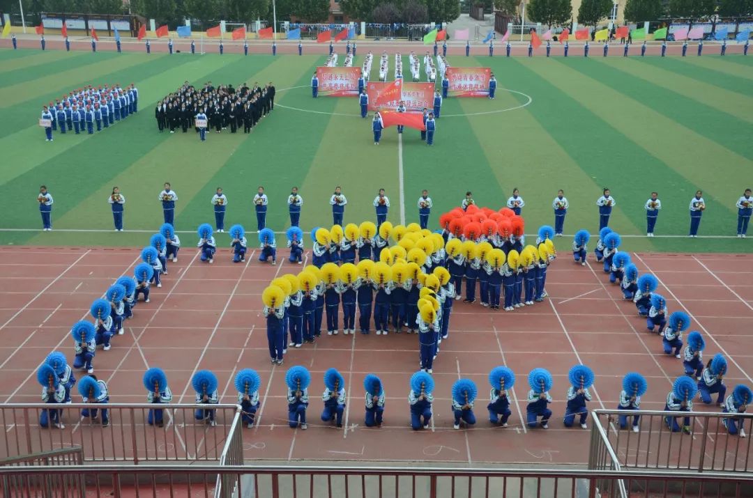 别出心裁的创意,变化不一的队形,富含寓意的造型,激动人心的旋律,精彩