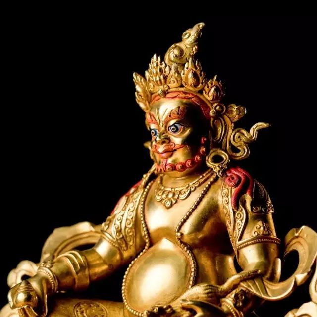 黄财神是一位大菩萨,因地发的大愿特别针对佛弟子:我愿庇护所有贫苦