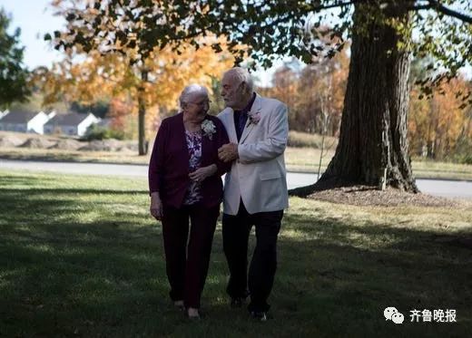 63年后这位80岁的帅老头终于娶回了高中时的前女友
