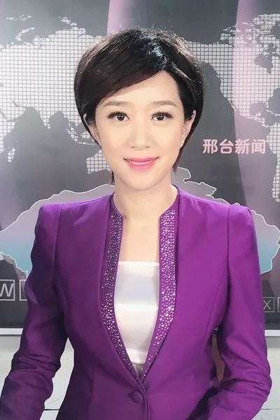 广播电视台新闻中心,担任《邢台新闻联播》播音员,并多次主持大型活动